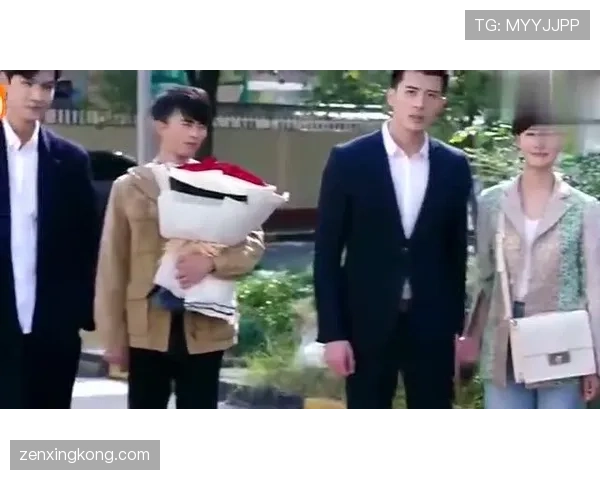 刷到鲍春来家门口那阵仗，我以为误入豪宅博主的账号