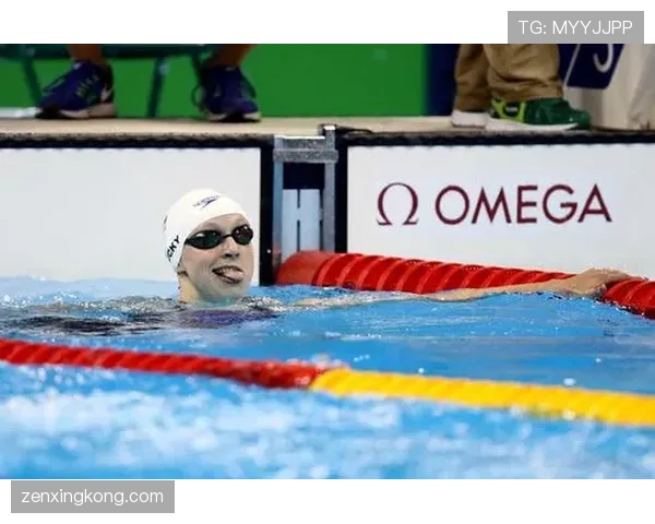 凯蒂·莱德基凌晨四点泳池边啃鸡胸肉的样子，真的绷不住了