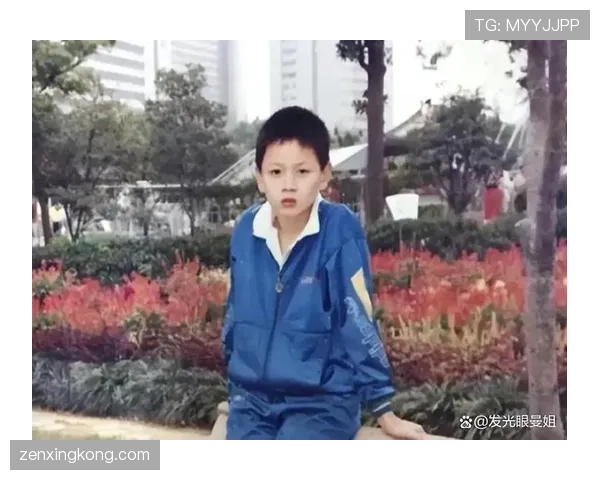 鲍春来退役后这松弛感谁懂啊，当年赛场上的冷面杀手现在晒太阳喝咖啡